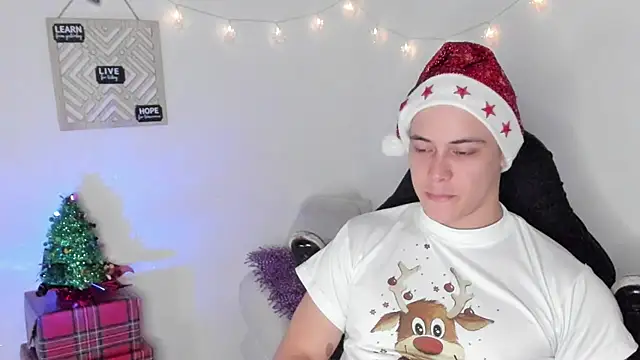 Snapshot of Alan_hadid1 chatting on December 16, 11:28 pm Alan hadid1 online show from December 16, 11:28 pm