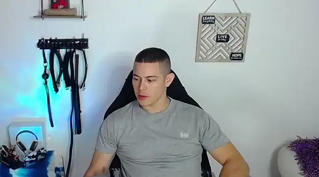 Snapshot of Alan_hadid1 chatting on January 17, 8:22 pm Alan hadid1 online show from January 17, 8:22 pm