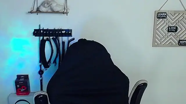 Snapshot of Alan_hadid1 chatting on January 31, 12:50 am Alan hadid1 online show from January 31, 12:50 am