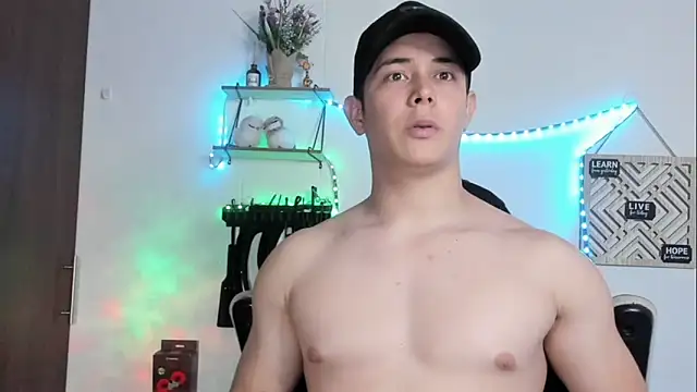 Snapshot of Alan_hadid1 chatting on February 10, 12:41 am Alan hadid1 online show from February 10, 12:41 am