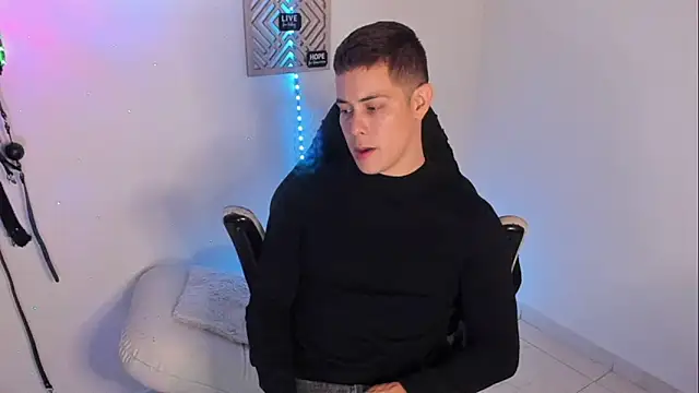 Snapshot of Alan_hadid1 chatting on March 2, 3:45 am Alan hadid1 online show from March 2, 3:45 am