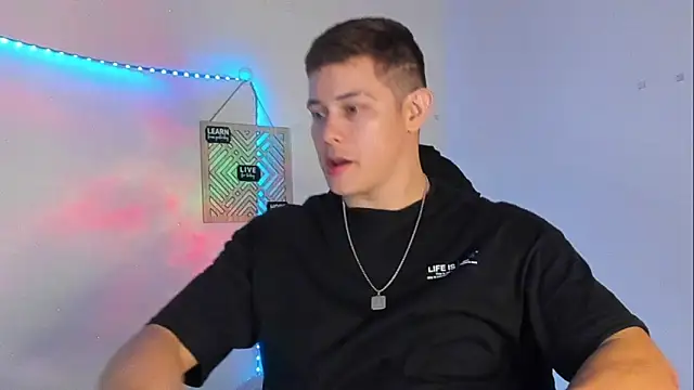 Snapshot of Alan_hadid1 chatting on March 19, 12:26 am Alan hadid1 online show from March 19, 12:26 am