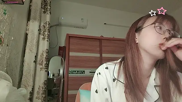 Snapshot of Lili_666 chatting on May 8, 5:51 pm Lili 666 online show from May 8, 5:51 pm