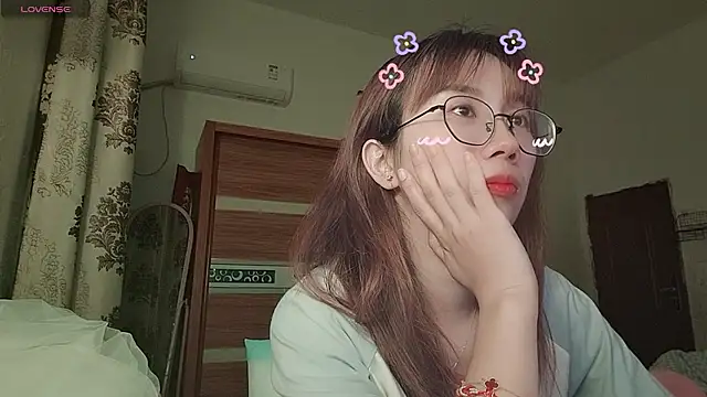Snapshot of Lili_666 chatting on May 19, 4:13 pm Lili 666 online show from May 19, 4:13 pm