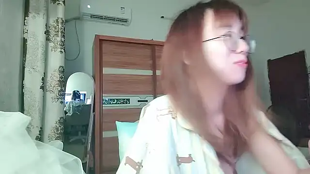 Snapshot of Lili_666 chatting on May 28, 5:10 pm Lili 666 online show from May 28, 5:10 pm