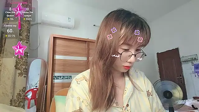 Snapshot of Lili_666 chatting on June 2, 8:16 am Lili 666 online show from June 2, 8:16 am