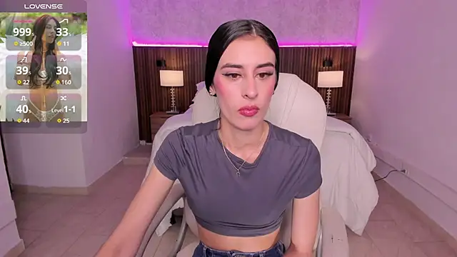 Snapshot of karlaa_james chatting on June 17, 11:01 am karlaa james online show from June 17, 11:01 am