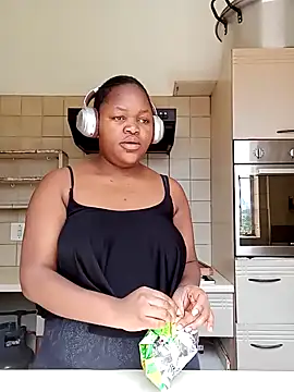 Snapshot of Sexymamibo chatting on March 13, 11:41 am Sexymamibo online show from March 13, 11:41 am