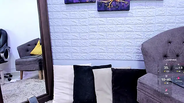 Snapshot of Miranda_doll_ chatting on April 22, 12:07 pm Miranda doll online show from April 22, 12:07 pm