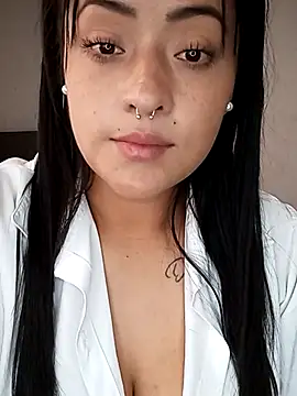 jjulietha95 online show from February 11, 5:29 pm