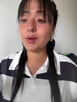 Snapshot of jjulietha95 chatting on June 1, 4:20 pm jjulietha95 online show from June 1, 4:20 pm