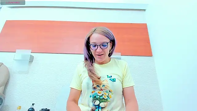 Snapshot of maddy_cartter chatting on April 27, 11:19 am maddy cartter online show from April 27, 11:19 am