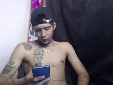 Snapshot of RickyGrey77 chatting on December 2, 4:42 pm RickyGrey77 online show from December 2, 4:42 pm