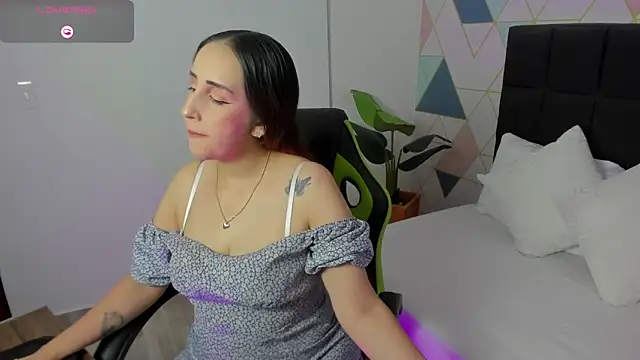 Snapshot of jadde13_ chatting on October 1, 8:04 pm jadde13 online show from October 1, 8:04 pm