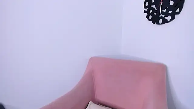 Snapshot of Tom_Silver__ chatting on February 7, 12:42 am Tom Silver online show from February 7, 12:42 am