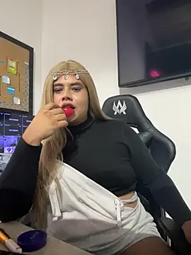 Snapshot of Tom_Silver__ chatting on October 3, 7:49 am Tom Silver online show from October 3, 7:49 am