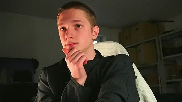 dustyn fox online show from April 18, 7:01 am