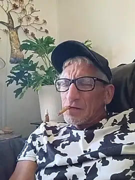 Snapshot of Johnnyraymonroe chatting on June 19, 9:40 pm Johnnyraymonroe online show from June 19, 9:40 pm