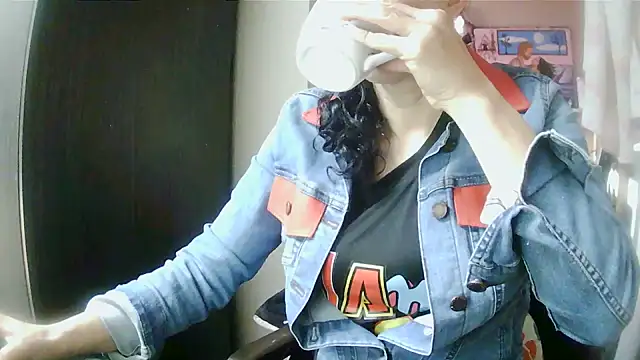 Snapshot of Jennys_room_77 chatting on June 28, 9:54 pm Jennys room 77 online show from June 28, 9:54 pm