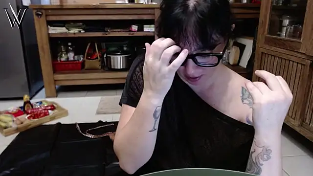 Snapshot of Mistress_Wonder chatting on May 1, 2:21 pm Mistress Wonder online show from May 1, 2:21 pm