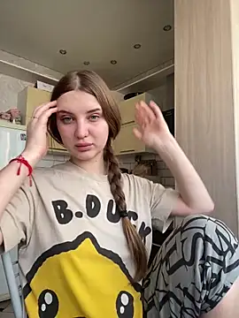 Snapshot of MollyDolle chatting on February 27, 8:03 am MollyDolle online show from February 27, 8:03 am