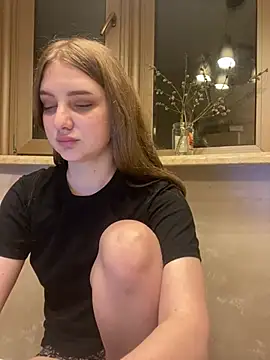 Snapshot of MollyDolle chatting on April 5, 4:04 pm MollyDolle online show from April 5, 4:04 pm