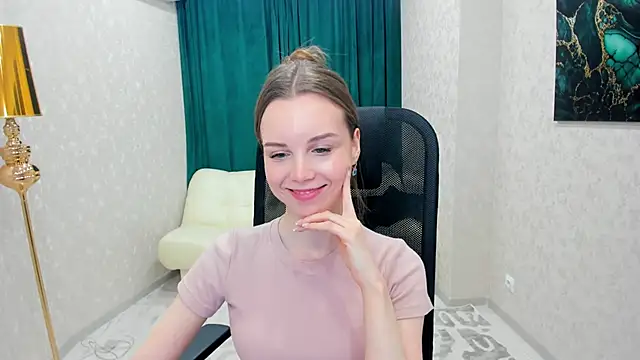 Snapshot of MileyWings chatting on February 23, 5:50 pm MileyWings online show from February 23, 5:50 pm