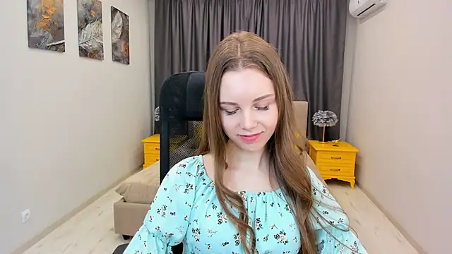 Snapshot of MileyWings chatting on March 8, 4:23 am MileyWings online show from March 8, 4:23 am