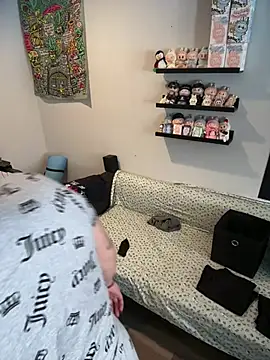 ThicBunz online show from March 2, 5:20 pm