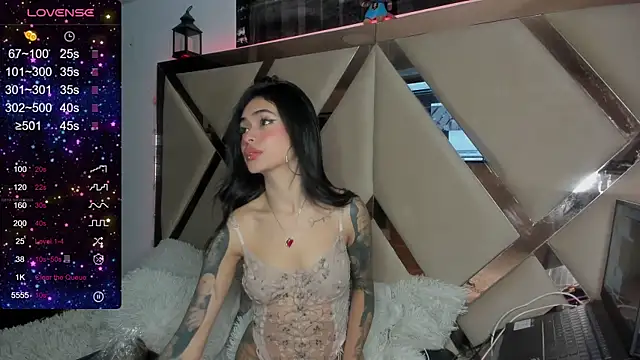 Snapshot of AliceMiller_2 chatting on December 12, 8:36 am AliceMiller 2 online show from December 12, 8:36 am