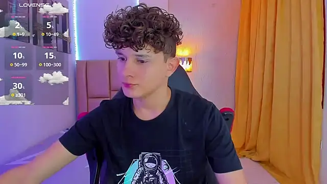 Snapshot of Nathan_Bluee chatting on December 10, 7:32 pm Nathan Bluee online show from December 10, 7:32 pm