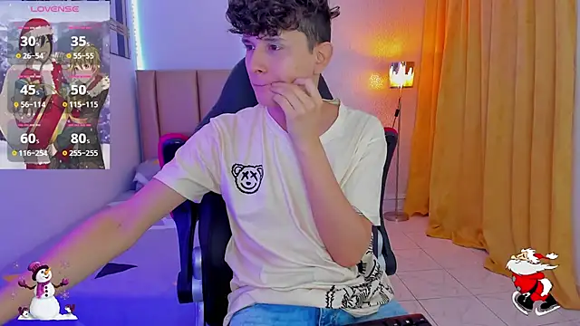 Snapshot of Nathan_Bluee chatting on December 24, 5:34 pm Nathan Bluee online show from December 24, 5:34 pm