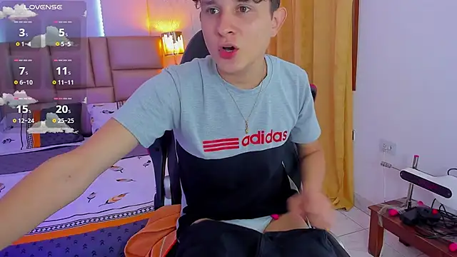 Snapshot of Nathan_Bluee chatting on January 11, 3:20 pm Nathan Bluee online show from January 11, 3:20 pm