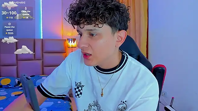 Snapshot of Nathan_Bluee chatting on March 11, 1:12 pm Nathan Bluee online show from March 11, 1:12 pm