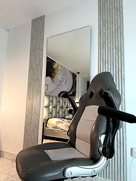 Snapshot of Nathan_Bluee chatting on October 6, 11:29 am Nathan Bluee online show from October 6, 11:29 am