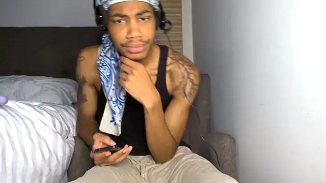 Snapshot of Skinnyblackman chatting on April 30, 12:39 am Skinnyblackman online show from April 30, 12:39 am