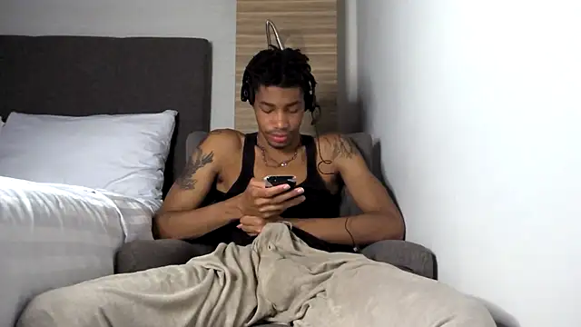 Snapshot of Skinnyblackman chatting on May 6, 5:14 am Skinnyblackman online show from May 6, 5:14 am