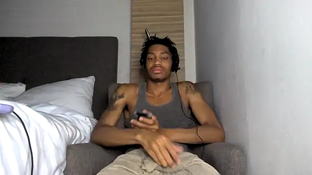 Snapshot of Skinnyblackman chatting on May 9, 5:34 am Skinnyblackman online show from May 9, 5:34 am