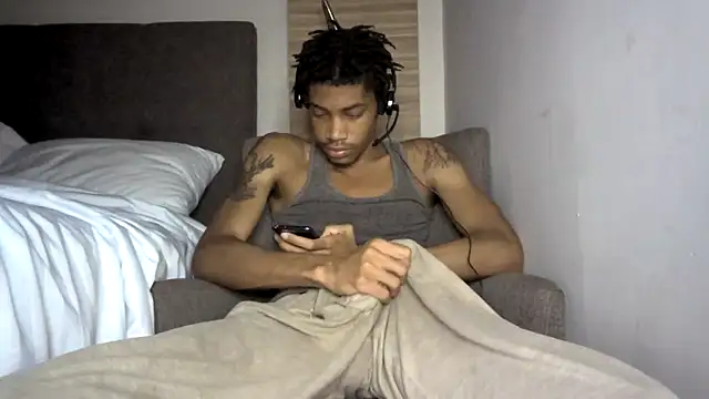 Snapshot of Skinnyblackman chatting on May 13, 4:43 am Skinnyblackman online show from May 13, 4:43 am