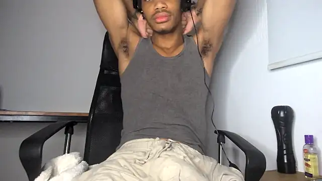 Snapshot of Skinnyblackman chatting on June 1, 4:58 am Skinnyblackman online show from June 1, 4:58 am