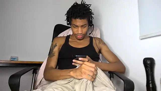 Snapshot of Skinnyblackman chatting on June 5, 3:13 am Skinnyblackman online show from June 5, 3:13 am