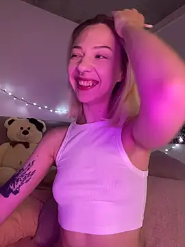 Snapshot of _urbestie_ chatting on June 18, 10:03 pm urbestie online show from June 18, 10:03 pm