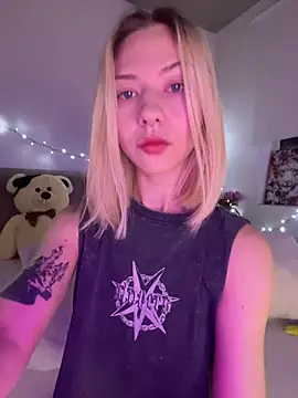 Snapshot of _urbestie_ chatting on June 26, 10:58 pm urbestie online show from June 26, 10:58 pm