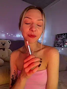 Snapshot of _urbestie_ chatting on July 25, 10:29 pm urbestie online show from July 25, 10:29 pm