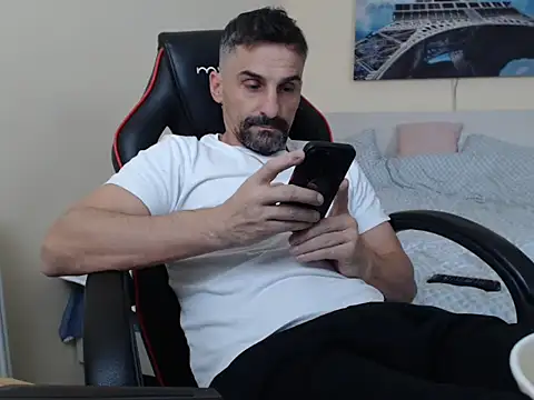 Snapshot of amydamarw chatting on February 18, 11:17 am amydamarw online show from February 18, 11:17 am