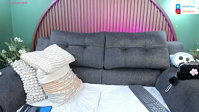 shannel  queen online show from February 9, 8:35 pm