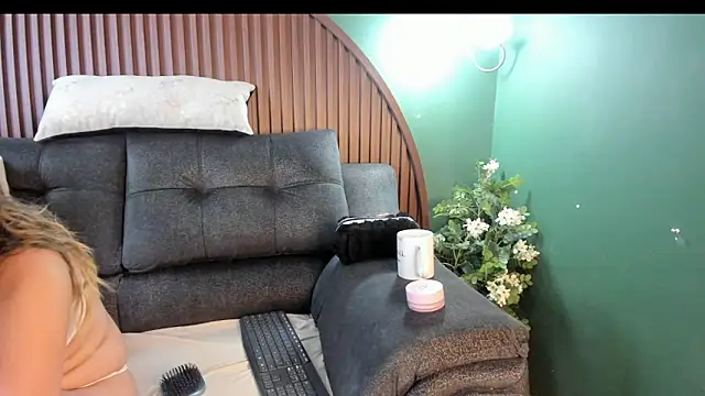 Snapshot of shannel__queen chatting on May 7, 7:30 pm shannel queen online show from May 7, 7:30 pm