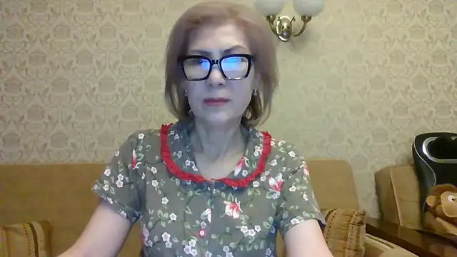 Snapshot of Elegant00Lady chatting on June 19, 4:22 pm Elegant00Lady online show from June 19, 4:22 pm