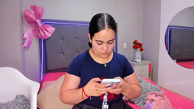 Snapshot of emma_lye chatting on February 11, 9:20 pm emma lye online show from February 11, 9:20 pm