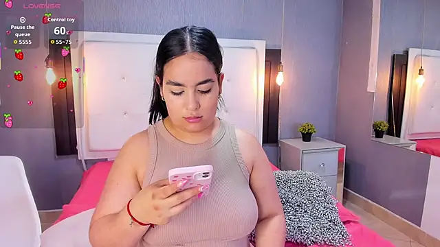 Snapshot of emma_lye chatting on February 23, 9:12 pm emma lye online show from February 23, 9:12 pm